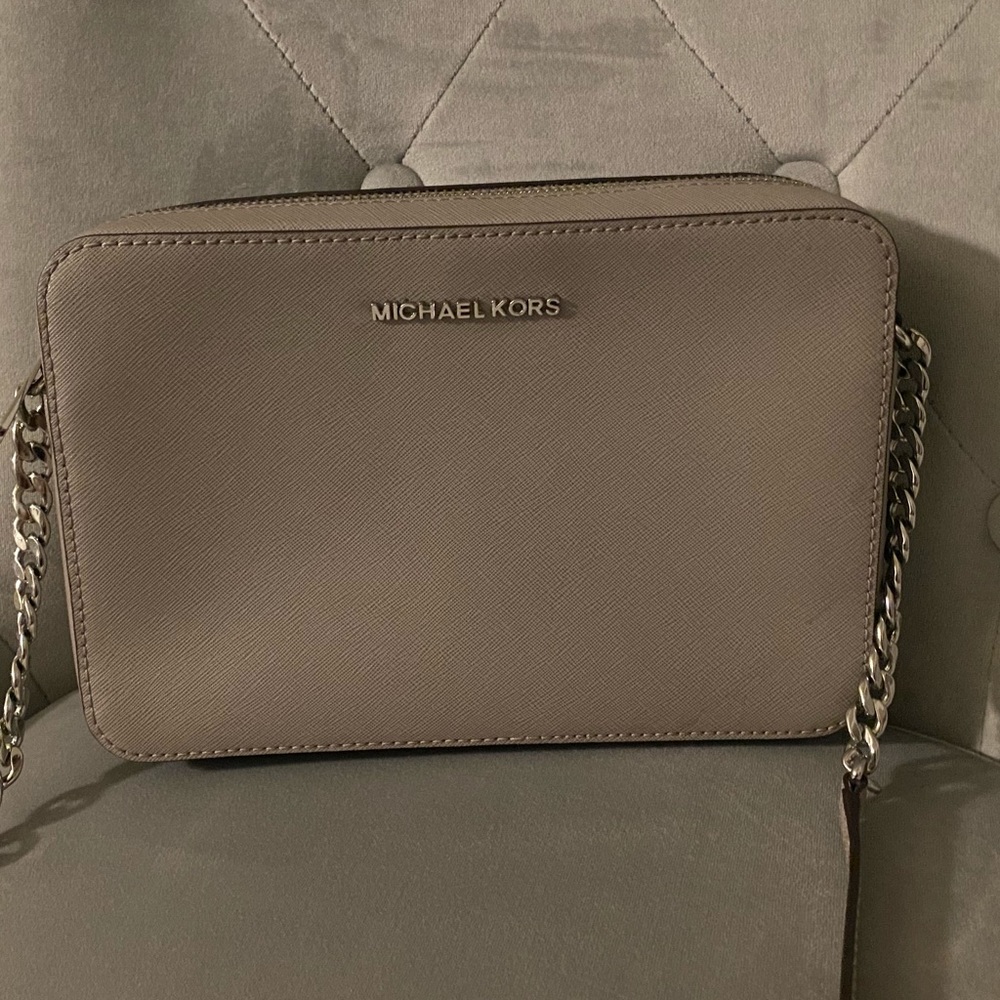 Micheal Kors jet set crossbody bag